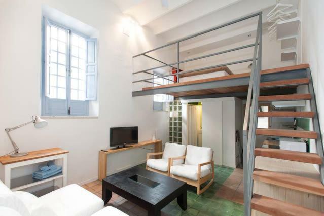 With Access To Rooftop Terrace Séville